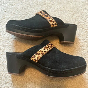 Crocs Sarah Suede Clogs Womens Black animal print Mule Slip Ons